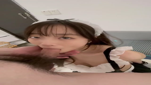 여자친구가 메이드 복장으로 나타났는데 그냥 둘 수 없잖아