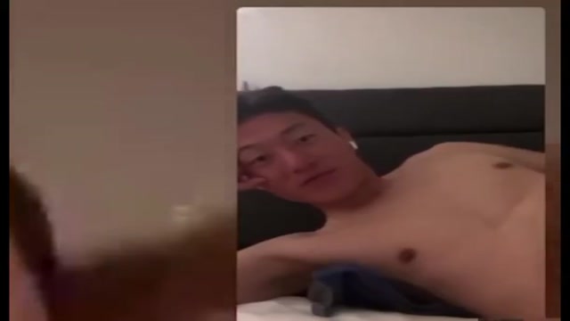 섹시한 여자들과 화끈하게 노는 축구 선수