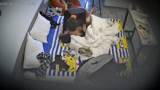 12月6日に新たに流出したホテルの写真❤️ 若いカップル、「白月光」の美女は哀れにも彼氏が射精したくてたまらなくなり、何…