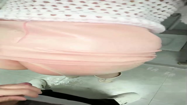 「お湯を噴射できる姉」❤️ 夕食後、姉をちょっと刺激を求めてショッピングモールのトイレに誘いました。本気でセックスして、…