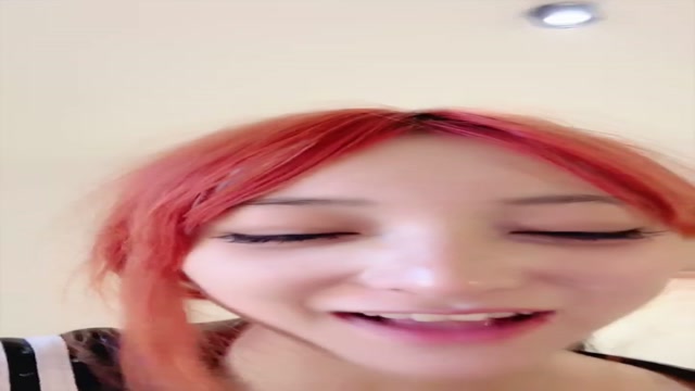 比類のない美しさ、魅力的でセクシーなボディを備えた、赤毛の元気な若い女性[シャオウェイはお腹がすいている]が、誘惑的なヌ…