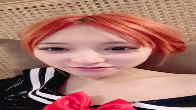 比類のない美しさ、魅力的でセクシーなボディを備えた、赤毛の元気な若い女性[シャオウェイはお腹がすいている]が、誘惑的なヌ…