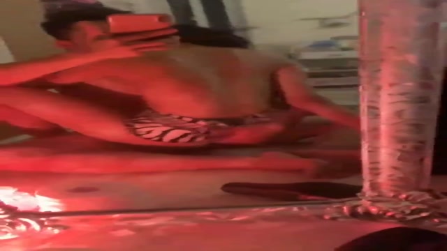 거울보고 셀카찍으니 더 꼴리네