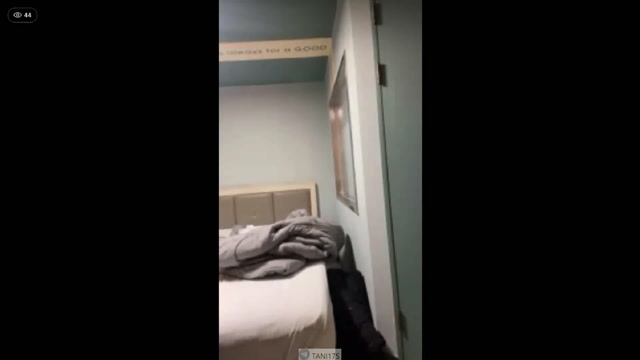 미션 외출전 팬방에서 오줌싸기