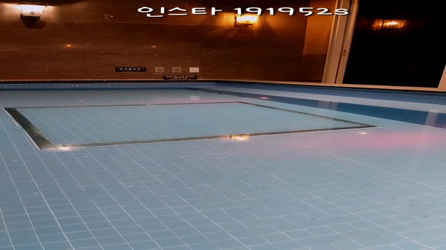 팬방 [올노출 딜도]수영장 혼자